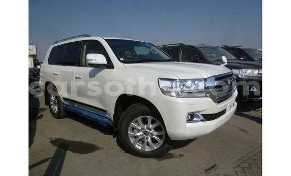 اشتري Imported Toyota Land Cruiser White سيارة في Import - Dubai في Maseru اشتري Imported Toyota Land Cruiser White سيارة في Import - Dubai في Maseru