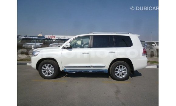 اشتري Imported Toyota Land Cruiser White سيارة في Import - Dubai في Maseru اشتري Imported Toyota Land Cruiser White سيارة في Import - Dubai في Maseru