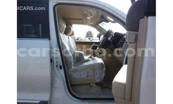اشتري Imported Toyota Land Cruiser White سيارة في Import - Dubai في Maseru اشتري Imported Toyota Land Cruiser White سيارة في Import - Dubai في Maseru