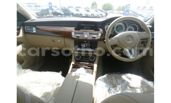 Sayi Imported Mercedes-Benz 190 White Mota in Import - Dubai a Maseru Sayi Imported Mercedes-Benz 190 White Mota in Import - Dubai a Maseru