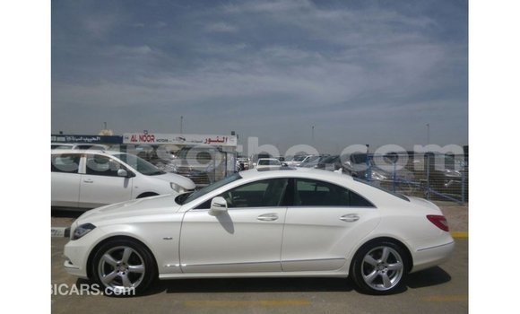 Sayi Imported Mercedes-Benz 190 White Mota in Import - Dubai a Maseru Sayi Imported Mercedes-Benz 190 White Mota in Import - Dubai a Maseru