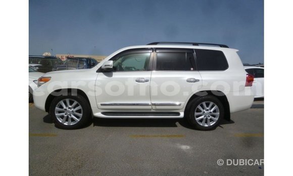 اشتري Imported Toyota Land Cruiser White سيارة في Import - Dubai في Maseru اشتري Imported Toyota Land Cruiser White سيارة في Import - Dubai في Maseru