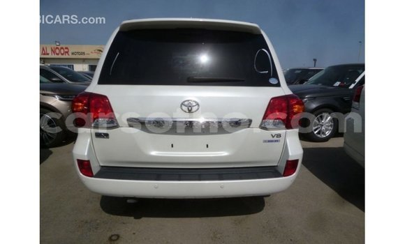 اشتري Imported Toyota Land Cruiser White سيارة في Import - Dubai في Maseru اشتري Imported Toyota Land Cruiser White سيارة في Import - Dubai في Maseru