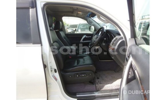 اشتري Imported Toyota Land Cruiser White سيارة في Import - Dubai في Maseru اشتري Imported Toyota Land Cruiser White سيارة في Import - Dubai في Maseru