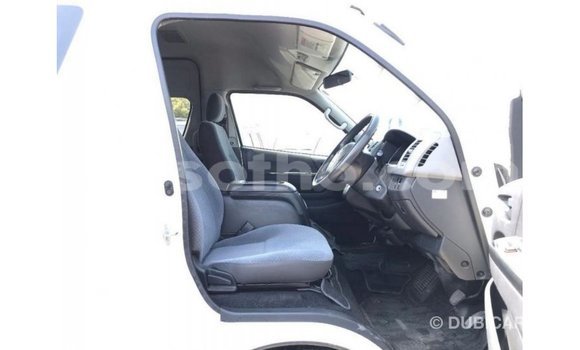 اشتري Imported Toyota Hiace White سيارة في Import - Dubai في Maseru اشتري Imported Toyota Hiace White سيارة في Import - Dubai في Maseru