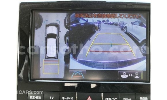 Sayi Imported Toyota Land Cruiser White Mota in Import - Dubai a Maseru Sayi Imported Toyota Land Cruiser White Mota in Import - Dubai a Maseru