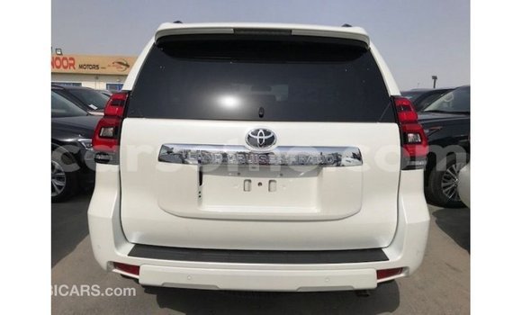 Acheter Import Voiture Toyota Prado Blanc à Import - Dubai, Maseru Acheter Import Voiture Toyota Prado Blanc à Import - Dubai, Maseru
