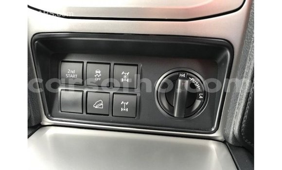 Acheter Import Voiture Toyota Prado Blanc à Import - Dubai, Maseru Acheter Import Voiture Toyota Prado Blanc à Import - Dubai, Maseru