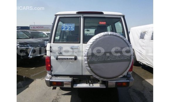 اشتري Imported Toyota Land Cruiser White سيارة في Import - Dubai في Maseru اشتري Imported Toyota Land Cruiser White سيارة في Import - Dubai في Maseru