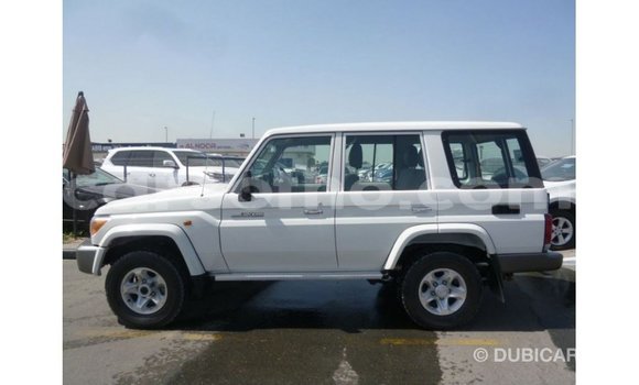اشتري Imported Toyota Land Cruiser White سيارة في Import - Dubai في Maseru اشتري Imported Toyota Land Cruiser White سيارة في Import - Dubai في Maseru