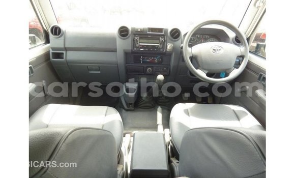 اشتري Imported Toyota Land Cruiser White سيارة في Import - Dubai في Maseru اشتري Imported Toyota Land Cruiser White سيارة في Import - Dubai في Maseru