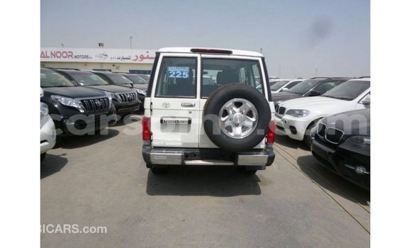 اشتري Imported Toyota Land Cruiser White سيارة في Import - Dubai في Maseru اشتري Imported Toyota Land Cruiser White سيارة في Import - Dubai في Maseru