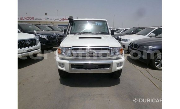 اشتري Imported Toyota Land Cruiser White سيارة في Import - Dubai في Maseru اشتري Imported Toyota Land Cruiser White سيارة في Import - Dubai في Maseru