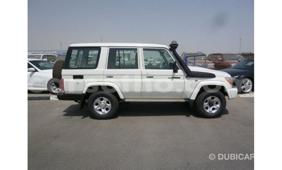 اشتري Imported Toyota Land Cruiser White سيارة في Import - Dubai في Maseru اشتري Imported Toyota Land Cruiser White سيارة في Import - Dubai في Maseru