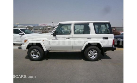 اشتري Imported Toyota Land Cruiser White سيارة في Import - Dubai في Maseru اشتري Imported Toyota Land Cruiser White سيارة في Import - Dubai في Maseru