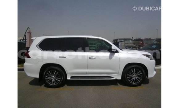 Sayi Imported Lexus LX White Mota in Import - Dubai a Maseru Sayi Imported Lexus LX White Mota in Import - Dubai a Maseru
