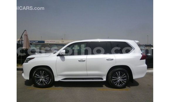 Sayi Imported Lexus LX White Mota in Import - Dubai a Maseru Sayi Imported Lexus LX White Mota in Import - Dubai a Maseru