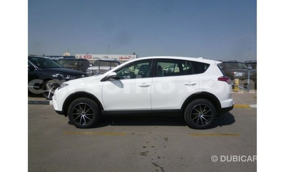 Sayi Imported Toyota 4Runner White Mota in Import - Dubai a Maseru Sayi Imported Toyota 4Runner White Mota in Import - Dubai a Maseru