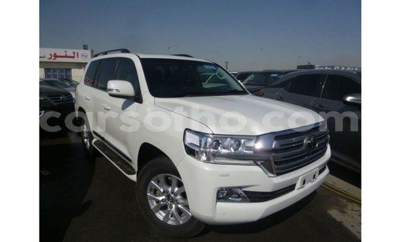 Sayi Imported Toyota Land Cruiser White Mota in Import - Dubai a Maseru Sayi Imported Toyota Land Cruiser White Mota in Import - Dubai a Maseru
