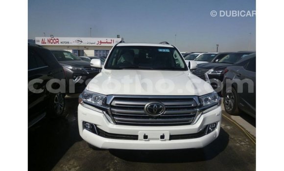 Sayi Imported Toyota Land Cruiser White Mota in Import - Dubai a Maseru Sayi Imported Toyota Land Cruiser White Mota in Import - Dubai a Maseru