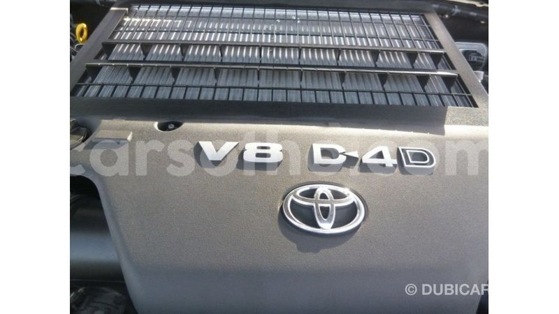 Big with watermark toyota land cruiser maseru import dubai 16493