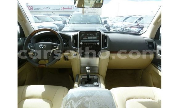 Buy Import Toyota Land Cruiser White Car in Import - Dubai in Maseru Buy Import Toyota Land Cruiser White Car in Import - Dubai in Maseru