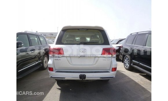 Buy Import Toyota Land Cruiser White Car in Import - Dubai in Maseru Buy Import Toyota Land Cruiser White Car in Import - Dubai in Maseru