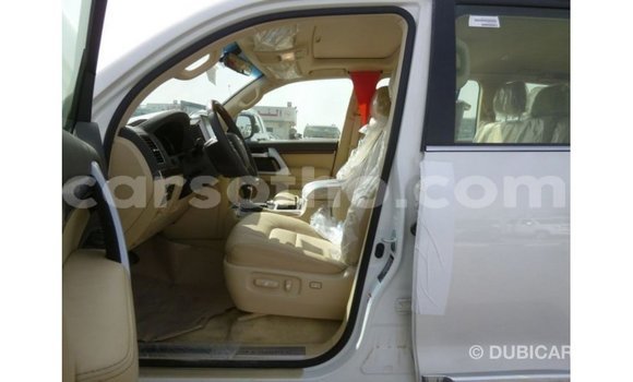 Buy Import Toyota Land Cruiser White Car in Import - Dubai in Maseru Buy Import Toyota Land Cruiser White Car in Import - Dubai in Maseru