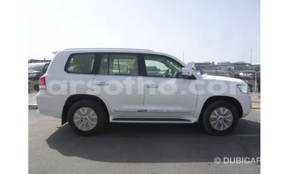 Buy Import Toyota Land Cruiser White Car in Import - Dubai in Maseru Buy Import Toyota Land Cruiser White Car in Import - Dubai in Maseru