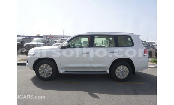Buy Import Toyota Land Cruiser White Car in Import - Dubai in Maseru Buy Import Toyota Land Cruiser White Car in Import - Dubai in Maseru