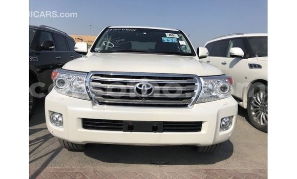 اشتري Imported Toyota Land Cruiser White سيارة في Import - Dubai في Maseru اشتري Imported Toyota Land Cruiser White سيارة في Import - Dubai في Maseru