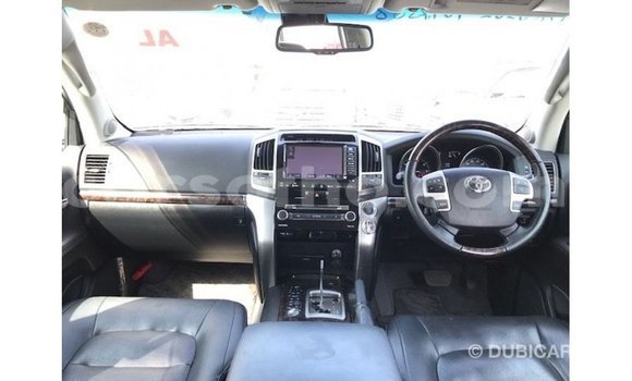 اشتري Imported Toyota Land Cruiser White سيارة في Import - Dubai في Maseru اشتري Imported Toyota Land Cruiser White سيارة في Import - Dubai في Maseru
