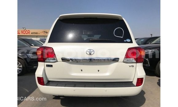 اشتري Imported Toyota Land Cruiser White سيارة في Import - Dubai في Maseru اشتري Imported Toyota Land Cruiser White سيارة في Import - Dubai في Maseru