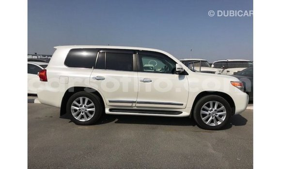 اشتري Imported Toyota Land Cruiser White سيارة في Import - Dubai في Maseru اشتري Imported Toyota Land Cruiser White سيارة في Import - Dubai في Maseru