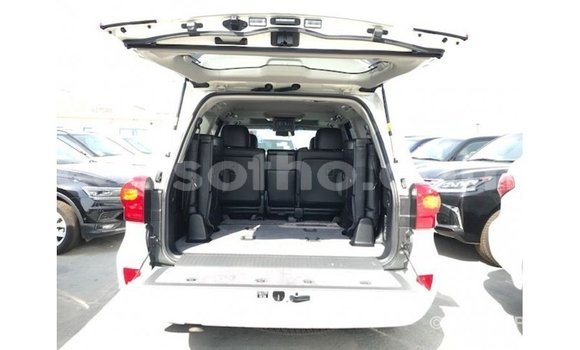 اشتري Imported Toyota Land Cruiser White سيارة في Import - Dubai في Maseru اشتري Imported Toyota Land Cruiser White سيارة في Import - Dubai في Maseru