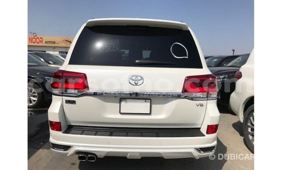 اشتري Imported Toyota Land Cruiser White سيارة في Import - Dubai في Maseru اشتري Imported Toyota Land Cruiser White سيارة في Import - Dubai في Maseru