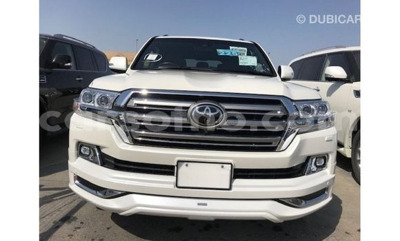 اشتري Imported Toyota Land Cruiser White سيارة في Import - Dubai في Maseru اشتري Imported Toyota Land Cruiser White سيارة في Import - Dubai في Maseru