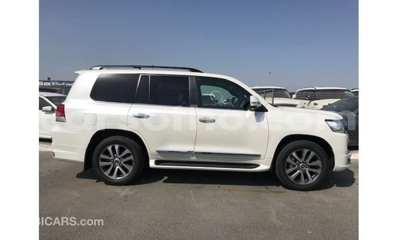 اشتري Imported Toyota Land Cruiser White سيارة في Import - Dubai في Maseru اشتري Imported Toyota Land Cruiser White سيارة في Import - Dubai في Maseru