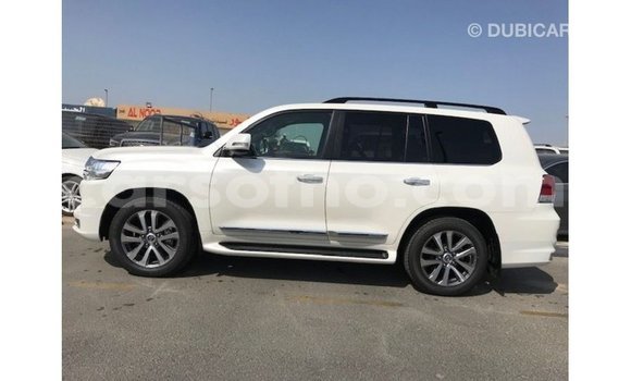 اشتري Imported Toyota Land Cruiser White سيارة في Import - Dubai في Maseru اشتري Imported Toyota Land Cruiser White سيارة في Import - Dubai في Maseru
