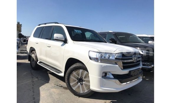 Acheter Import Voiture Toyota Land Cruiser Blanc à Import - Dubai, Maseru Acheter Import Voiture Toyota Land Cruiser Blanc à Import - Dubai, Maseru