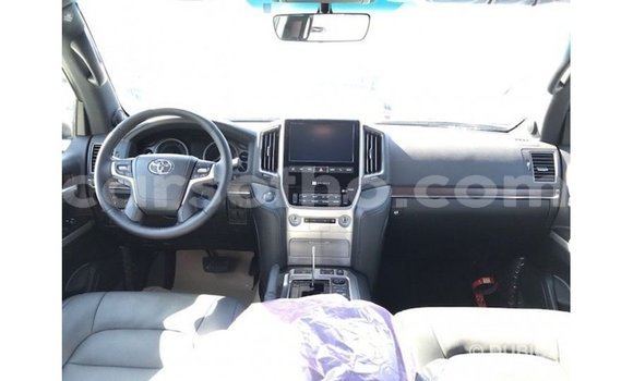 Acheter Import Voiture Toyota Land Cruiser Blanc à Import - Dubai, Maseru Acheter Import Voiture Toyota Land Cruiser Blanc à Import - Dubai, Maseru