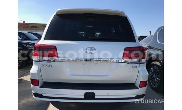 Acheter Import Voiture Toyota Land Cruiser Blanc à Import - Dubai, Maseru Acheter Import Voiture Toyota Land Cruiser Blanc à Import - Dubai, Maseru