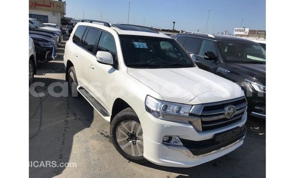 Acheter Import Voiture Toyota Land Cruiser Blanc à Import - Dubai, Maseru Acheter Import Voiture Toyota Land Cruiser Blanc à Import - Dubai, Maseru