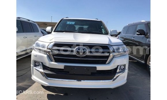 Acheter Import Voiture Toyota Land Cruiser Blanc à Import - Dubai, Maseru Acheter Import Voiture Toyota Land Cruiser Blanc à Import - Dubai, Maseru