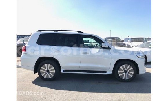 Acheter Import Voiture Toyota Land Cruiser Blanc à Import - Dubai, Maseru Acheter Import Voiture Toyota Land Cruiser Blanc à Import - Dubai, Maseru