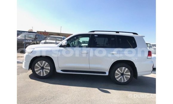 Acheter Import Voiture Toyota Land Cruiser Blanc à Import - Dubai, Maseru Acheter Import Voiture Toyota Land Cruiser Blanc à Import - Dubai, Maseru