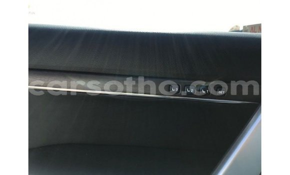 Acheter Import Voiture Toyota Land Cruiser Blanc à Import - Dubai, Maseru Acheter Import Voiture Toyota Land Cruiser Blanc à Import - Dubai, Maseru