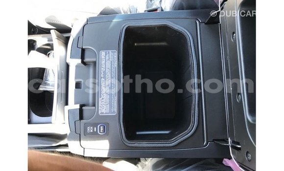 Acheter Import Voiture Toyota Land Cruiser Blanc à Import - Dubai, Maseru Acheter Import Voiture Toyota Land Cruiser Blanc à Import - Dubai, Maseru