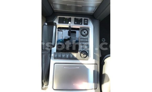 Acheter Import Voiture Toyota Land Cruiser Blanc à Import - Dubai, Maseru Acheter Import Voiture Toyota Land Cruiser Blanc à Import - Dubai, Maseru