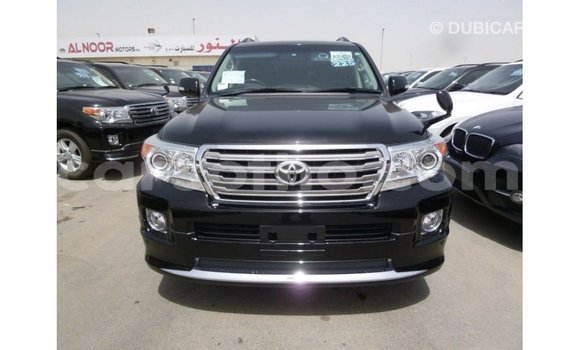 Sayi Imported Toyota Land Cruiser Black Mota in Import - Dubai a Maseru Sayi Imported Toyota Land Cruiser Black Mota in Import - Dubai a Maseru